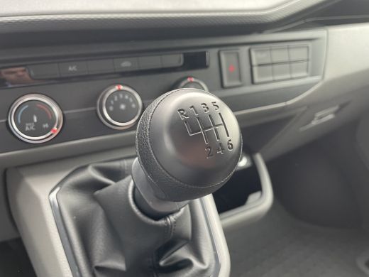 Volkswagen Transporter 2.0 TDI 150 pk L2H1 28 | App connect | PDC | Cruise | Handgeschakeld ActivLease financial lease