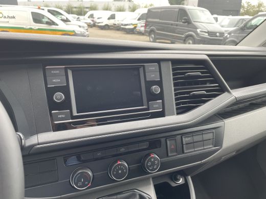 Volkswagen Transporter 2.0 TDI 150 pk L2H1 28 | App connect | PDC | Cruise | Handgeschakeld ActivLease financial lease