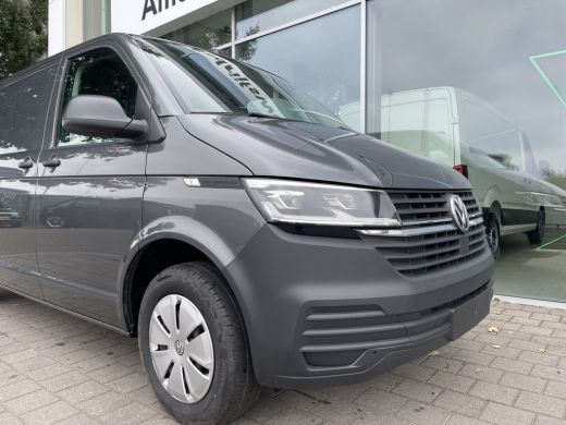 Volkswagen Transporter 2.0 TDI 150 pk L2H1 28 | App connect | PDC | Cruise | Handgeschakeld ActivLease financial lease