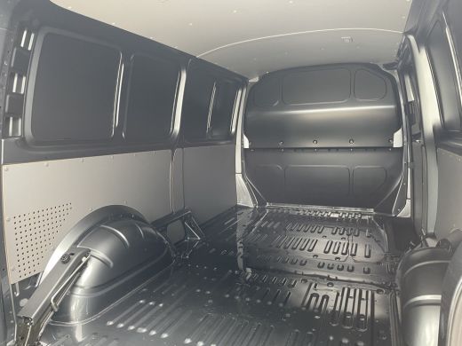 Volkswagen Transporter 2.0 TDI 150 pk L2H1 28 | App connect | PDC | Cruise | Handgeschakeld ActivLease financial lease