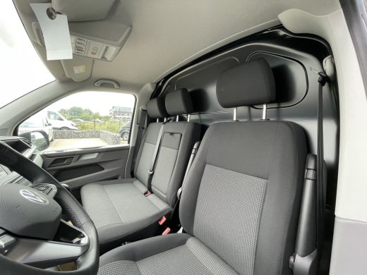 Volkswagen Transporter 2.0 TDI 150 pk L2H1 28 | PDC | App connect | Cruise control |  Bijrijdersbank ActivLease financial lease