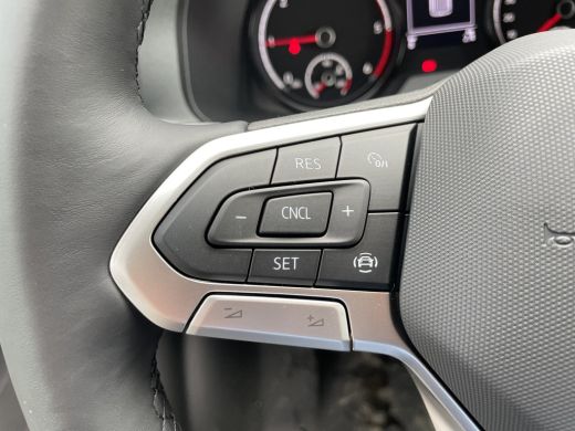 Volkswagen Transporter 2.0 TDI 150 pk L2H1 28 | PDC | App connect | Cruise control |  Bijrijdersbank ActivLease financial lease