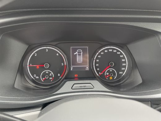 Volkswagen Transporter 2.0 TDI 150 pk L2H1 28 | PDC | App connect | Cruise control |  Bijrijdersbank ActivLease financial lease