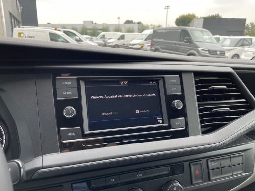 Volkswagen Transporter 2.0 TDI 150 pk L2H1 28 | PDC | App connect | Cruise control |  Bijrijdersbank ActivLease financial lease