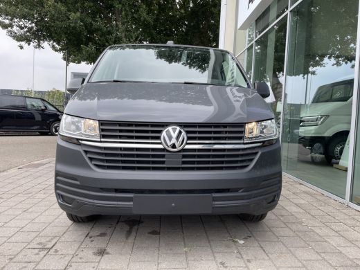 Volkswagen Transporter 2.0 TDI 150 pk L2H1 28 | PDC | App connect | Cruise control |  Bijrijdersbank ActivLease financial lease