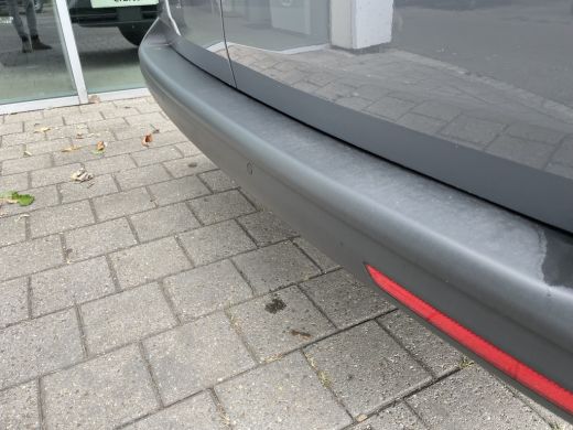 Volkswagen Transporter 2.0 TDI 150 pk L2H1 28 | PDC | App connect | Cruise control |  Bijrijdersbank ActivLease financial lease