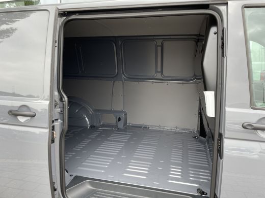 Volkswagen Transporter 2.0 TDI 150 pk L2H1 28 | PDC | App connect | Cruise control |  Bijrijdersbank ActivLease financial lease