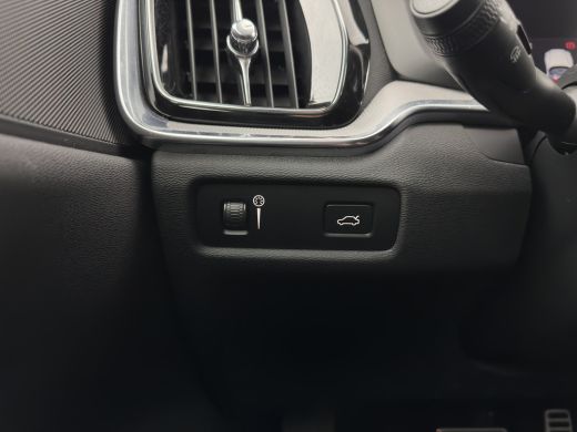 Volvo  V60 2.0 B3 R-Design (INCL.BTW) *LEATHER-FABRIC | FULL-LED | MEMORY-PACK | HEATED-SPORTSEATS | LANE-AS... ActivLease financial lease