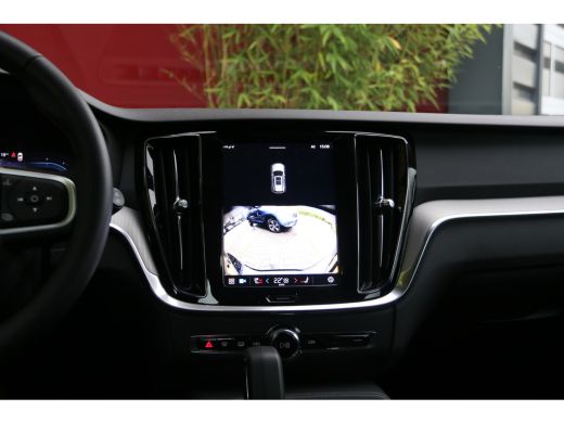 Volvo  V60 2.0 T6 Plug-in hybrid AWD Essential Bright | Trekhaak | Adaptive Cruise | BLIS | Camera | Stuur/s... ActivLease financial lease