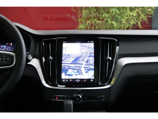 Volvo  V60 2.0 T6 Plug-in hybrid AWD Essential Bright | Trekhaak | Adaptive Cruise | BLIS | Camera | Stuur/s... ActivLease financial lease