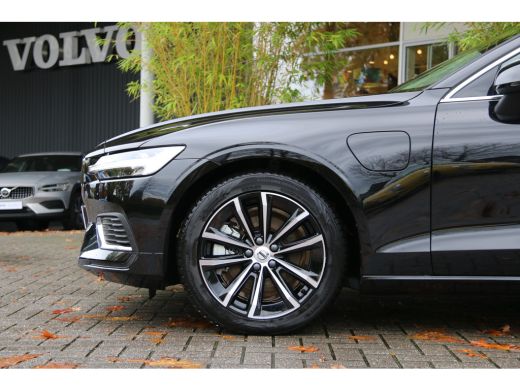 Volvo  V60 2.0 T6 Plug-in hybrid AWD Essential Bright | Trekhaak | Adaptive Cruise | BLIS | Camera | Stuur/s... ActivLease financial lease