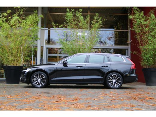 Volvo  V60 2.0 T6 Plug-in hybrid AWD Essential Bright | Trekhaak | Adaptive Cruise | BLIS | Camera | Stuur/s... ActivLease financial lease