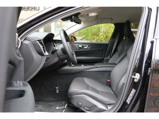 Volvo  V60 2.0 T6 Plug-in hybrid AWD Essential Bright | Trekhaak | Adaptive Cruise | BLIS | Camera | Stuur/s... ActivLease financial lease