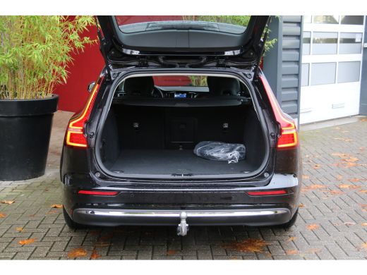 Volvo  V60 2.0 T6 Plug-in hybrid AWD Essential Bright | Trekhaak | Adaptive Cruise | BLIS | Camera | Stuur/s... ActivLease financial lease
