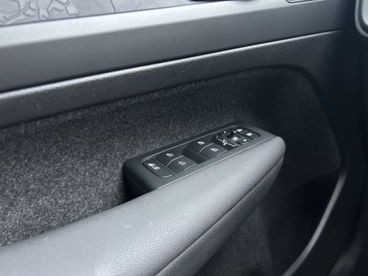 Volvo  XC40 1.5 T2 Essential | Cruise control | Parkeersensor achter | Radio ActivLease financial lease