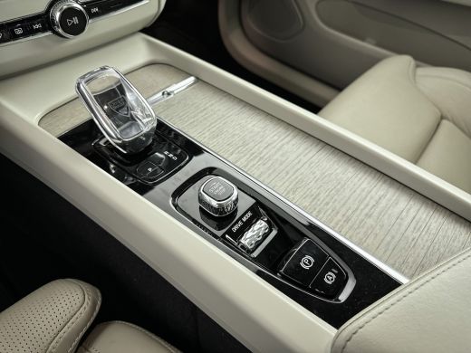 Volvo  XC60 T6 Recharge Inscription | 19" | Geventileerd Nappa Leder | Stoelmassage | Bowers & Wilkins | Trek... ActivLease financial lease