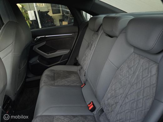 Audi A3 Limousine 35 TFSI S edition Panorama/Keyless/RS Seats/Matrix/S-line ActivLease financial lease