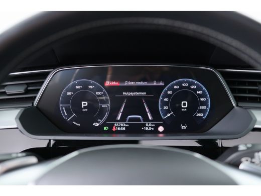 Audi e-tron 55 quattro S edition 95 kWh | Trekhaak | B&O | Dealer Onderhouden! | Navi | Camera | Cruise Adapt... ActivLease financial lease
