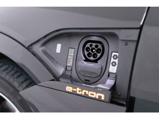 Audi e-tron 55 quattro S edition 95 kWh | Trekhaak | B&O | Dealer Onderhouden! | Navi | Camera | Cruise Adapt... ActivLease financial lease