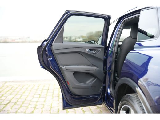 Audi Q4 e-tron Advanced edition (A1) e-tron 45 82 kWh 210 kW / 286 PK Hatchback Elektr. aandrijving quatt ActivLease financial lease