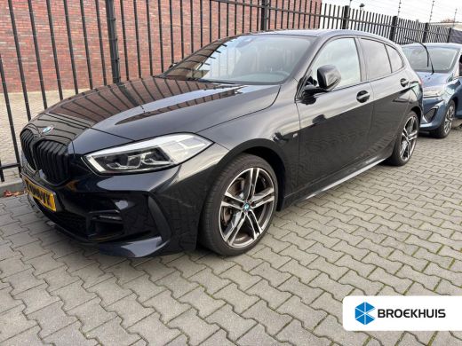 BMW 1 Serie 118i Executive | Achterbank in delen neerklapbaar | Achteruitrijcamera | Alarm klasse 3