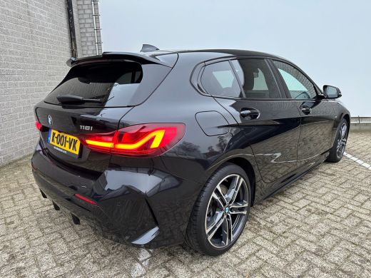 BMW 1 Serie 118i Executive | Achterbank in delen neerklapbaar | Achteruitrijcamera | Alarm klasse 3 ActivLease financial lease
