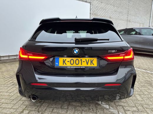 BMW 1 Serie 118i Executive | Achterbank in delen neerklapbaar | Achteruitrijcamera | Alarm klasse 3 ActivLease financial lease