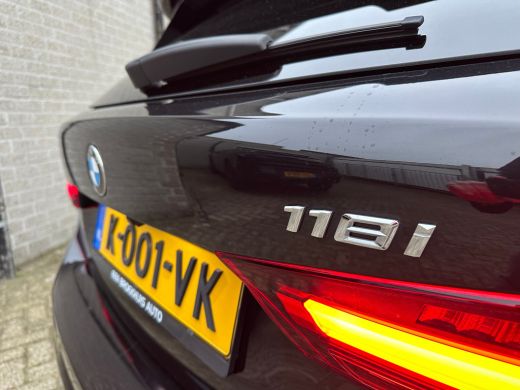 BMW 1 Serie 118i Executive | Achterbank in delen neerklapbaar | Achteruitrijcamera | Alarm klasse 3 ActivLease financial lease