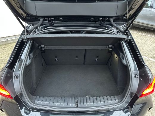 BMW 1 Serie 118i Executive | Achterbank in delen neerklapbaar | Achteruitrijcamera | Alarm klasse 3 ActivLease financial lease