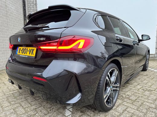 BMW 1 Serie 118i Executive | Achterbank in delen neerklapbaar | Achteruitrijcamera | Alarm klasse 3 ActivLease financial lease