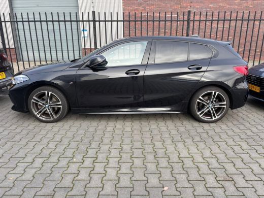 BMW 1 Serie 118i Executive | Achterbank in delen neerklapbaar | Achteruitrijcamera | Alarm klasse 3 ActivLease financial lease