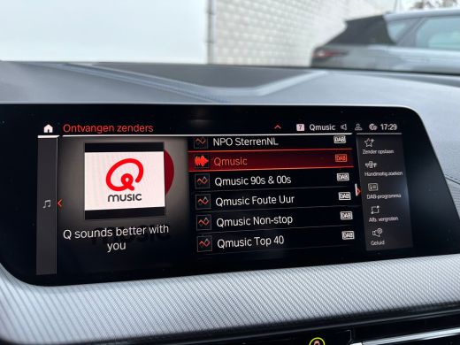 BMW 1 Serie 118i Executive | Achterbank in delen neerklapbaar | Achteruitrijcamera | Alarm klasse 3 ActivLease financial lease