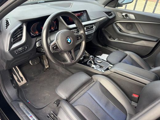 BMW 1 Serie 118i Executive | Achterbank in delen neerklapbaar | Achteruitrijcamera | Alarm klasse 3 ActivLease financial lease