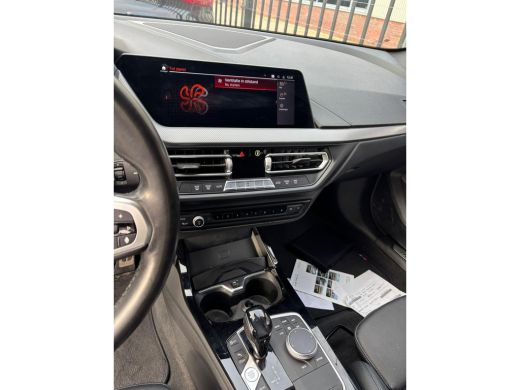 BMW 1 Serie 118i Executive | Achterbank in delen neerklapbaar | Achteruitrijcamera | Alarm klasse 3 ActivLease financial lease