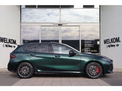 BMW 1 Serie 120 M Sport Automaat / Panoramadak / Sportstoelen / M Adaptief onderstel / Achteruitrijcamera / C... ActivLease financial lease