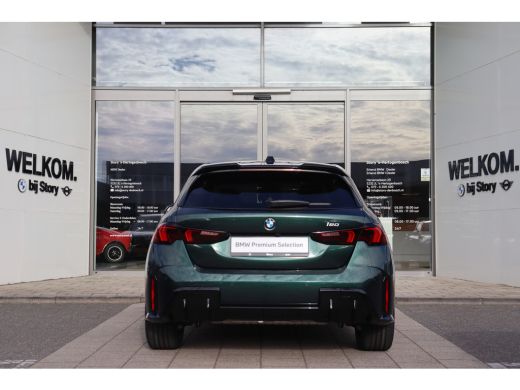 BMW 1 Serie 120 M Sport Automaat / Panoramadak / Sportstoelen / M Adaptief onderstel / Achteruitrijcamera / C... ActivLease financial lease