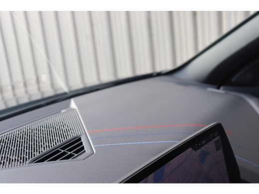 BMW 1 Serie 120 M Sport Automaat / Panoramadak / Sportstoelen / M Adaptief onderstel / Achteruitrijcamera / C... ActivLease financial lease