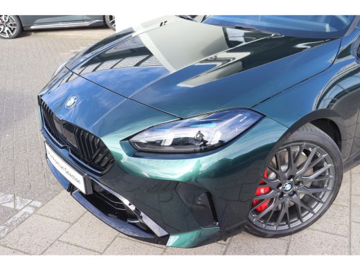 BMW 1 Serie 120 M Sport Automaat / Panoramadak / Sportstoelen / M Adaptief onderstel / Achteruitrijcamera / C... ActivLease financial lease