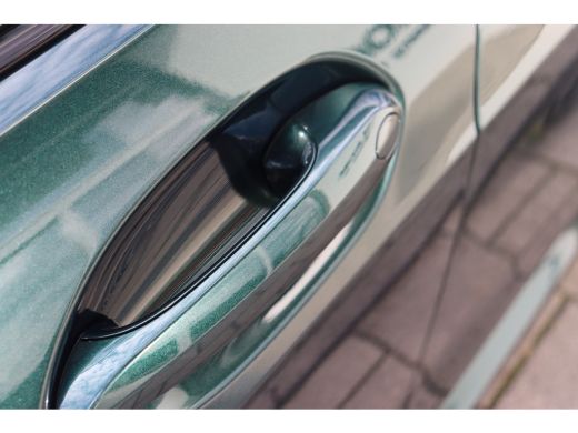 BMW 1 Serie 120 M Sport Automaat / Panoramadak / Sportstoelen / M Adaptief onderstel / Achteruitrijcamera / C... ActivLease financial lease