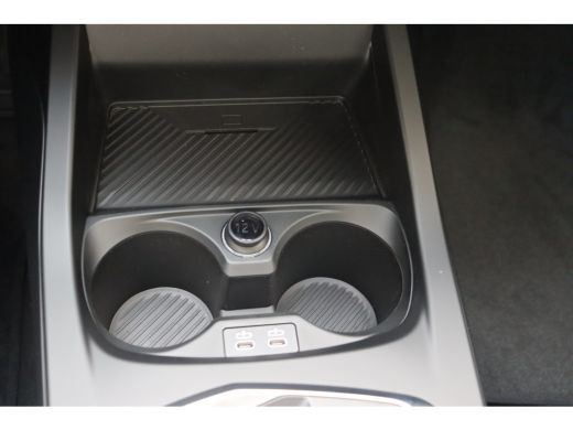 BMW 1 Serie 120 M Sport Automaat / Panoramadak / Sportstoelen / M Adaptief onderstel / Achteruitrijcamera / C... ActivLease financial lease