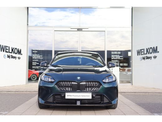 BMW 1 Serie 120 M Sport Automaat / Panoramadak / Sportstoelen / M Adaptief onderstel / Achteruitrijcamera / C... ActivLease financial lease