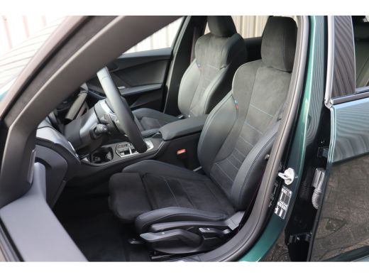 BMW 1 Serie 120 M Sport Automaat / Panoramadak / Sportstoelen / M Adaptief onderstel / Achteruitrijcamera / C... ActivLease financial lease