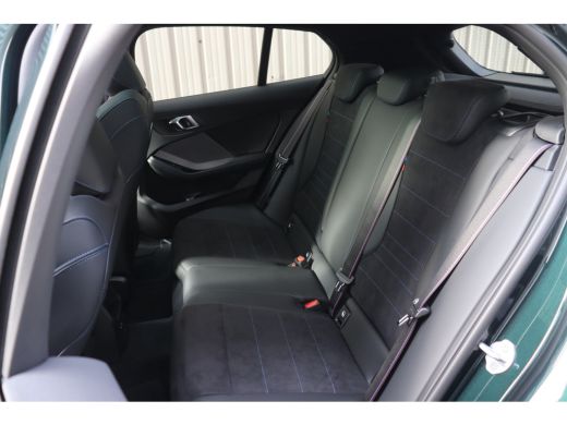 BMW 1 Serie 120 M Sport Automaat / Panoramadak / Sportstoelen / M Adaptief onderstel / Achteruitrijcamera / C... ActivLease financial lease