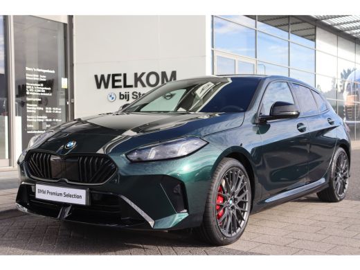 BMW 1 Serie 120 M Sport Automaat / Panoramadak / Sportstoelen / M Adaptief onderstel / Achteruitrijcamera / C... ActivLease financial lease