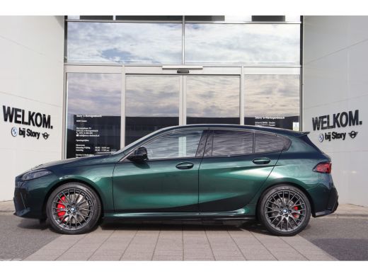 BMW 1 Serie 120 M Sport Automaat / Panoramadak / Sportstoelen / M Adaptief onderstel / Achteruitrijcamera / C... ActivLease financial lease
