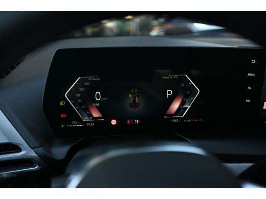 BMW 1 Serie 120 M Sport Automaat / Panoramadak / Sportstoelen / M Adaptief onderstel / Achteruitrijcamera / C... ActivLease financial lease