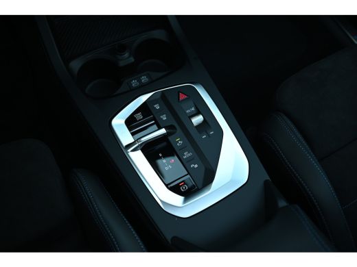 BMW 1 Serie 120 M Sport Automaat / Panoramadak / Sportstoelen / M Adaptief onderstel / Achteruitrijcamera / C... ActivLease financial lease