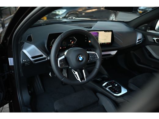 BMW 1 Serie 120 M Sport Automaat / Panoramadak / Sportstoelen / M Adaptief onderstel / Achteruitrijcamera / C... ActivLease financial lease