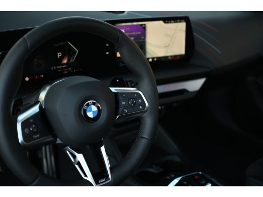 BMW 1 Serie 120 M Sport Automaat / Panoramadak / Sportstoelen / M Adaptief onderstel / Achteruitrijcamera / C... ActivLease financial lease