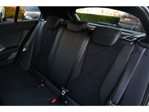 BMW 1 Serie 120 M Sport Automaat / Panoramadak / Sportstoelen / M Adaptief onderstel / Achteruitrijcamera / C... ActivLease financial lease